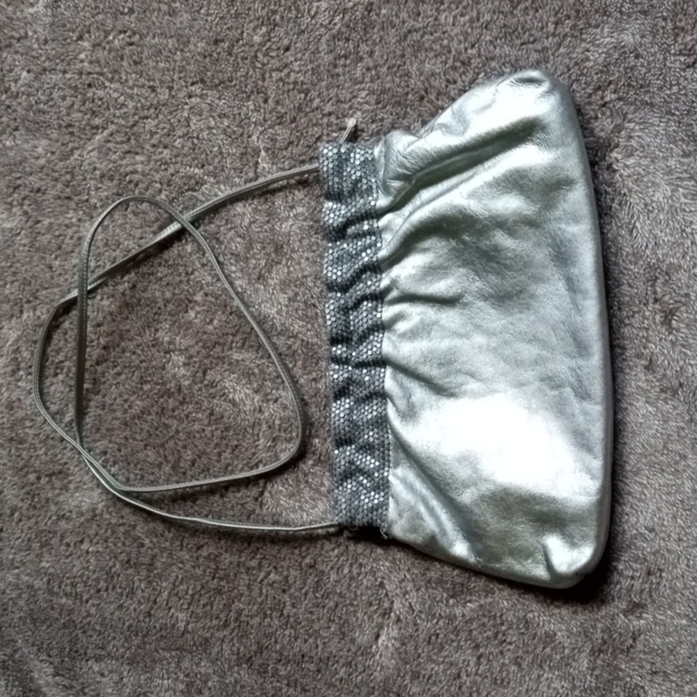 Vintage 80s (?) Lumured metal mesh spring closure evening bag